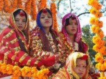इलाहाबाद: दुल्हन पहुंची बारात लेकर और ब्याह लाईं दूल्हा, एक समिति ने कराई दिव्यांगों की अनूठी शादी