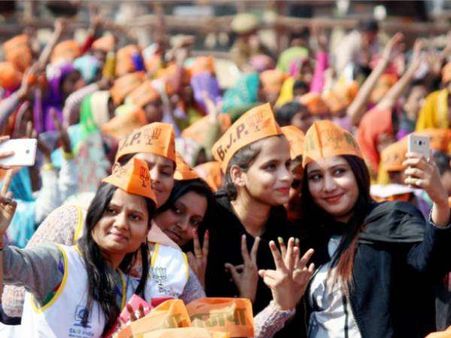 भाजपा की जीत पर समर्थक बोले-बीएमसी चुनाव परिणाम तो ट्रेलर है असली पिक्‍चर 11 मार्च को आएगी