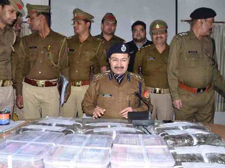 सहारनपुर: दो करोड़ की चरस के साथ दो शातिर गिरफ्तार लेकिन तस्करों को कैमरे के सामने नहीं लाई पुलिस