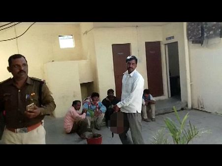 धोखे से नाराज किसान से किया पत्नी का सिर धड़ से अलग, कटा सिर लेकर पहुंचा थाने