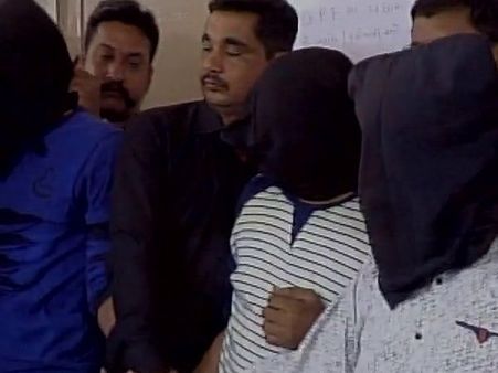 गुजरात पुलिस को बड़ी कामयाबी, दाऊद गिरोह के शॉर्प शूटर समेत चार को किया गिरफ्तार