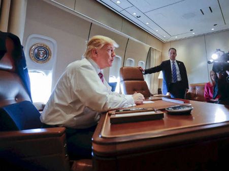 एयरफोर्स वन पर हाथ पोंछने वाली तौलियों से ट्रंप को शिकायत, कहा मुलायम नहीं