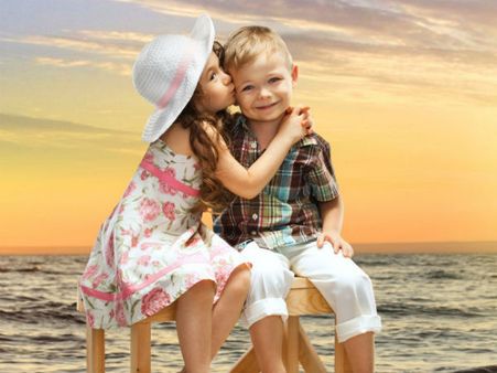 Happy Kiss Day 2021:कुछ रंग प्यार के ऐसे भी...