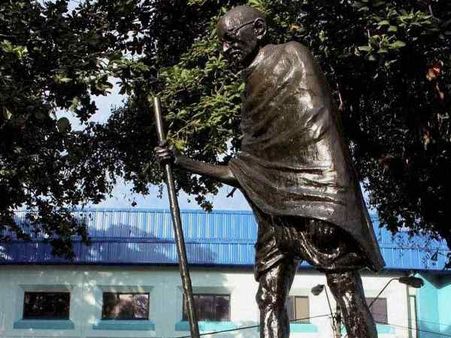 CIC ने पूछा- गांधी के हत्या में भगोड़ों को पकड़ने के लिए दिल्ली पुलिस ने क्या प्रयास किए?