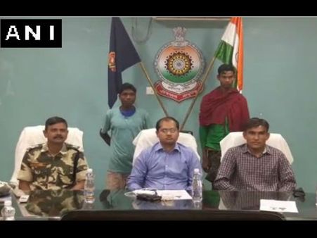 दंतेवाड़ा में दो नक्सलियों ने पुलिस के सामने किया समर्पण