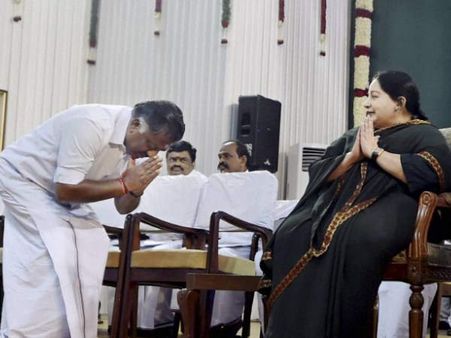सत्ता और AIADMK पर कब्जा करने के लिए शशिकला ने कैसे जयललिता की पसंद को किया दरकिनार