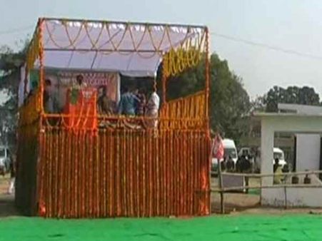 शाहजहांपुर: केंद्रीय गृहमंत्री राजनाथ सिंह की जनसभा में बड़ी चूक, आला अधिकारियों ने साधी चुप्पी