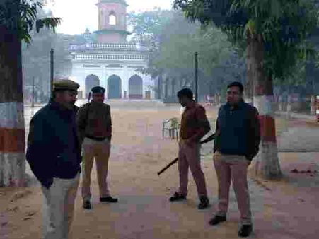 हरदोई: बूथ पर ड्यूटी की वजह से नहीं मिली छुट्टी, महिला की हुई मौत