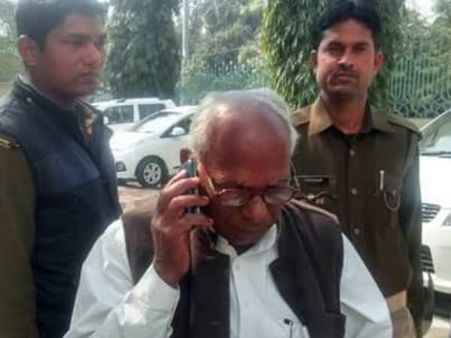 इलाहाबाद: कांग्रेस ने प्रत्याशी को दी चेतावनी, पीछे हटो वरना पार्टी से निकाल देंगे