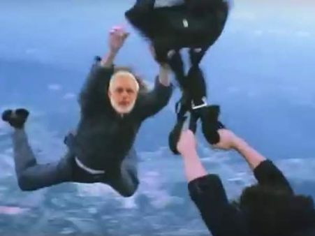 VIDEO: जब हवा में हुई अखिलेश यादव और मोदी की लड़ाई, मायावती बनीं DON-2 की 'रोमा'