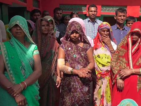 मैनपुरी: अखिलेश के गढ़ में दिखा पुलिस का तांडव, महिला-बुजुर्गों को घर में घुसकर पीटा गया