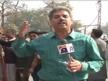 500 रुपए के टिकट के लिए पाकिस्तानी रिपोर्टर की रिपोर्टिंग, देखकर नहीं रोक पाएंगे हंसी