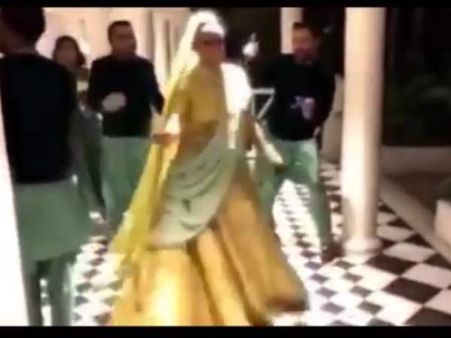 VIDEO:वरमाला से पहले ठुमक-ठुमक कर नाचने लगी दुल्हन, वीडियो वायरल