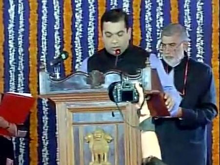 गोवा: पर्रिकर सरकार को समर्थन देने वाले 8 में से 7 विधायकों को मिला मंत्री पद