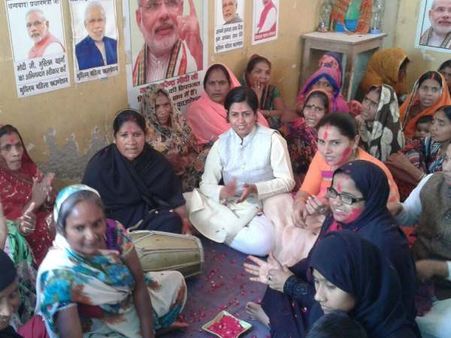 वाराणसी: मोदी की जीत पर जश्न मनाती मुस्लिम महिलाएं