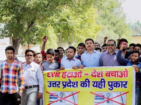 चुनाव आयोग ने कहा-ईवीएम में नहीं हो सकती छेड़छाड़, सुबूत मिले तो उठाएंगे सख्‍त कदम