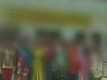 टॉयलेट में दिखा खून, पीरियड चेक करने के लिए हॉस्‍टल वार्डन ने 70 छात्राओं को करा दिया न्‍यूड