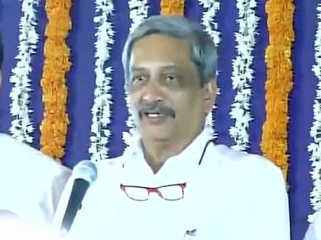 मनोहर पर्रिकर से हुई गलती, दो बार लेनी पड़ी सीएम पद की शपथ