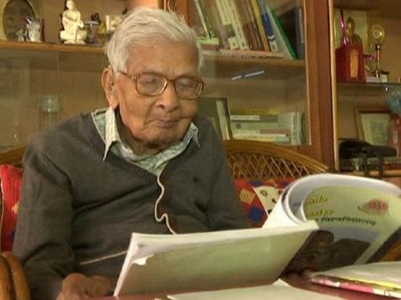 पढ़ने की लगन से रचा कीर्तिमान, 97 साल के बुजुर्ग ने लिया कॉलेज में दाखिला तो बना रिकॉर्ड