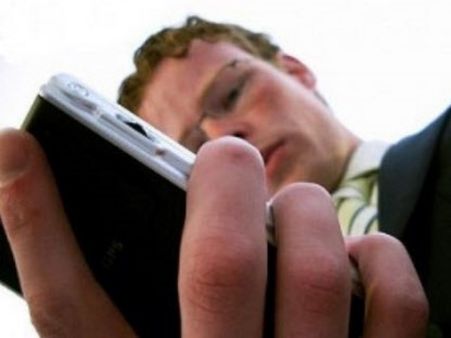 मोबाइल को टॉयलेट से भी गंदा बनाने वाले तीन नए रोगाणुओं का पता चला