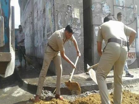 सड़क हादसों को रोकने के लिए पुलिसकर्मियों ने उठाया ये कदम, देखिए तस्वीरें