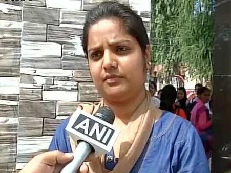 पढ़िए, गुरमेहर कौर को पठानकोट के एक शहीद की बेटी का जवाब