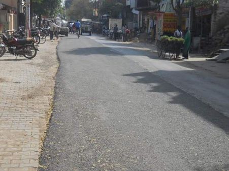 योगी इफेक्ट: पांच साल से अधूरी सड़क आदेश के बाद रातों रात बनकर हो गई तैयार