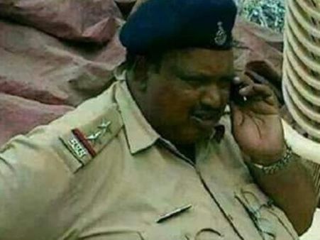 मोटापे के शिकार पुलिसकर्मी सर्जरी कराकर अस्पताल से लौटे, शोभा डे ने उड़ाया था मजाक