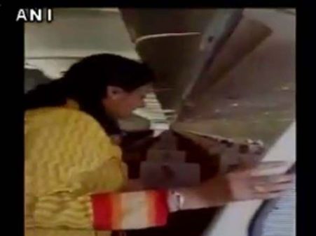 विमान में सांसद की मारपीट का वीडियो, महिला ने सुनाई खरी-खरी