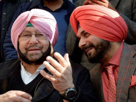 कैप्टन अमरिंदर सिंह ने ली सीएम पद की शपथ, सिद्धू भी बने कैबिनेट मंत्री