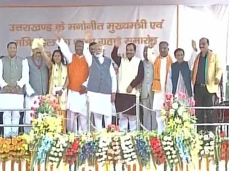 त्रिवेंद्र सिंह रावत ने ली उत्तराखंड के मुख्यमंत्री पद की शपथ, 9 विधायक भी बने मंत्री