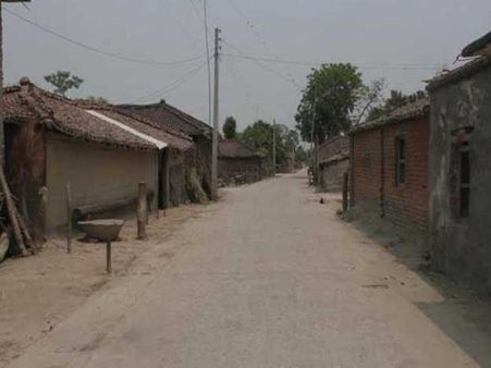 PM मोदी का सपना पूरा करने में नहीं किया सहयोग तो पूरे गांव का बंद कर दिया गया हुक्का-पानी