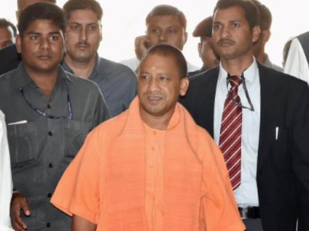 Facebook पर शेयर की CM योगी आदित्यनाथ की आपत्तिजनक तस्वीर, गिरफ्तार