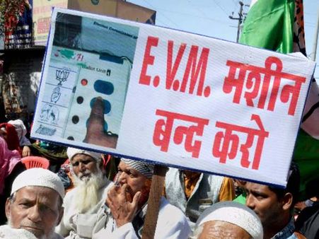 ईवीएम मुद्दे पर सुप्रीम कोर्ट ने सरकार और चुनाव आयोग को दिया नोटिस, 8 मई तक मांगा जवाब