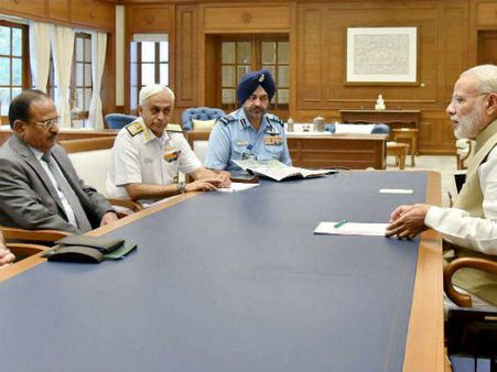 कश्‍मीर के लिए डोवाल का फॉर्मूला-पत्‍थरबाजों पर सेना रहेगी सख्‍त, नरमी की उम्‍मीद न करें महबूबा