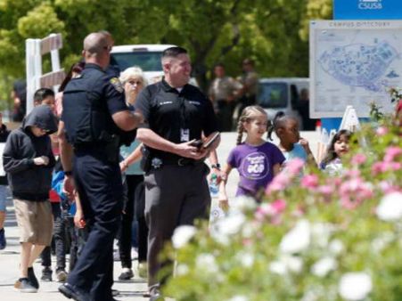 अमेरिका: स्कूल में घुसे हमलावर ने क्लास में महिला टीचर को मारी गोली, दो छात्र घायल