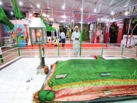 वो जगह जहां एक ही छत के नीचे होती है नमाज और मंदिर में पूजा