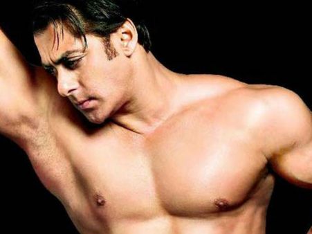 लड़कियों को लुभाते हैं 'वी' या 'यू' शेप वाले लड़के, जानिए क्यों?