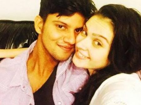 सनराइजर्स हैदराबाद: विकेट छोड़ गर्लफ्रेंड की बाहों में मिला कीपर, देखिए वायरल हुई तस्वीरें