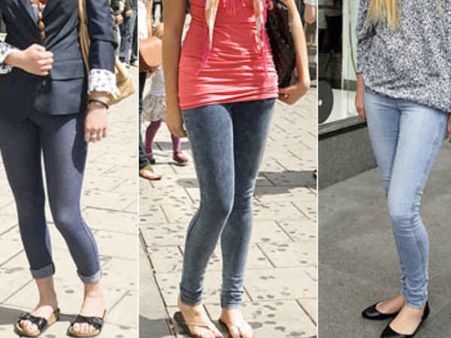 शोकसभा में शॉर्ट्स और जींस पहनकर पहुंची लड़कियां, गांव वालों ने बंधक बनाकर पीटा