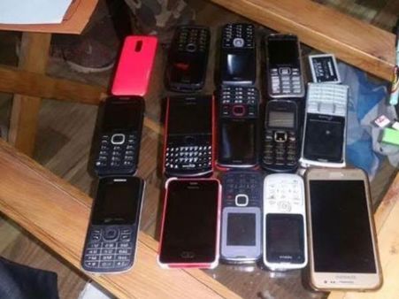 वाट्सऐप से कश्मीर में हिंसा करा रहा पाक? जेल में मिले 14 फोन