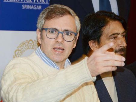 योगी आदित्यनाथ को सीएम बनाने पर उमर अब्दुल्ला ने कसे तंज