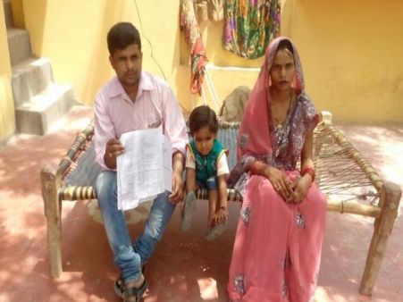 एक परिवार के मोदी-मुलायम, कोटेदार की कृपा से अखिलेश-डिंपल भाई-बहन!