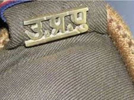 योगी सरकार में 'वर्दीवाले रोमियो' पर भी आई आफत, एक सस्पेंड, दूसरा लाइन हाजिर