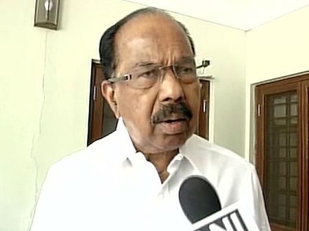 ईवीएम में गड़बड़ी पर कांग्रेस को पूर्व केंद्रीय मंत्री वीरप्पा मोइली ने लताड़ा