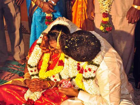 अगर बच्चों की शादी को लेकर परेशान हैं तो जरूर कीजिए ये टोटके