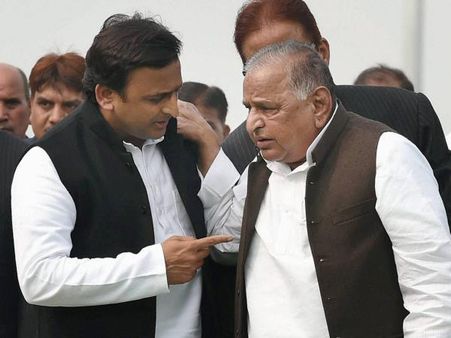 सपा में दो फाड़, अब उठेगा सवाल कि असली समाजवादी कौन!