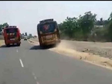 VIDEO: बसों की ऐसी खतरनाक रेस, देखकर फटी रह जाएंगी आपकी आंखें
