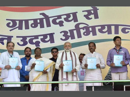 जानिए कैसे पीएम मोदी ग्रामीण भारत के लिए 2019 का रास्ता तय करने की बना रहे हैं योजना