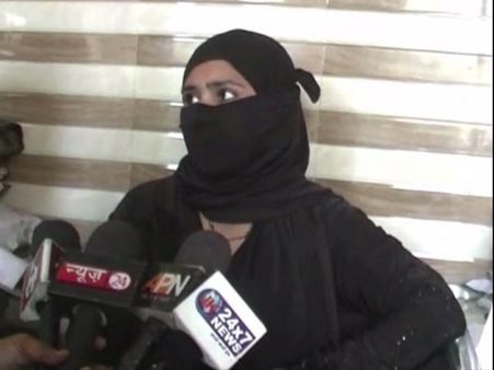 बरेली: महिला ने शरिया कानून के मुताबिक पति को दिया तलाक, मचा हगांमा